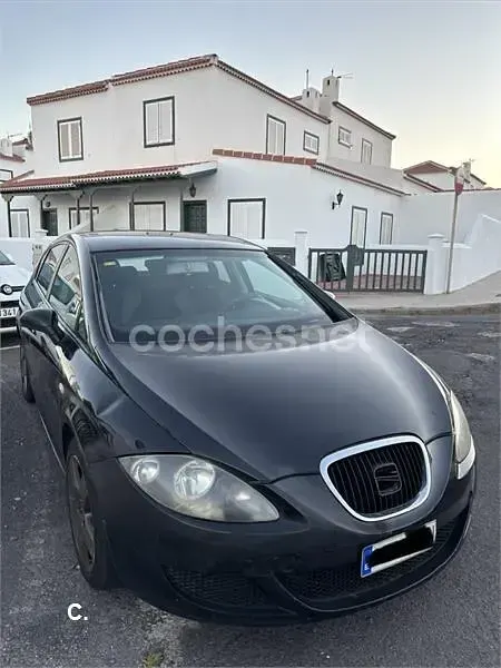 Usado Seat Leon Reference 125 CV (91 kW) 2010 Negro Utilitario