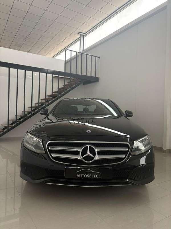 Usado Mercedes E200 150 CV (110 kW) 2018 Negro Berlina