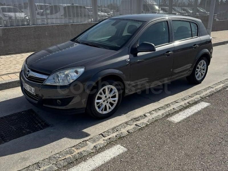 Usado Opel Astra Enjoy 90 CV (66 kW) 2008 Gris / plata Berlina