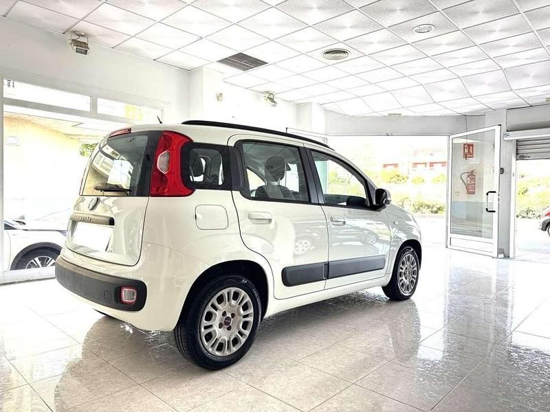Usado Fiat Panda Lounge 69 CV (50 kW) 2014 Blanco Utilitario