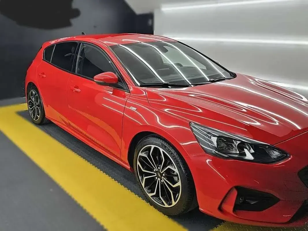 Usado Ford Focus ST-Line X 120 CV (88 kW) 2022 Rojo Utilitario