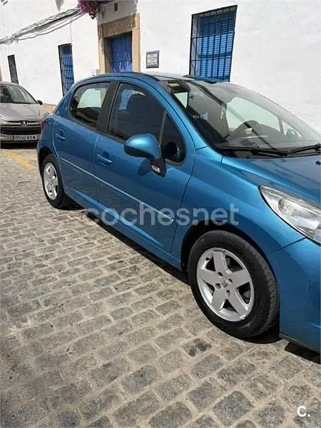 Usado Peugeot 207 70 CV (51 kW) 2012 Azul Berlina