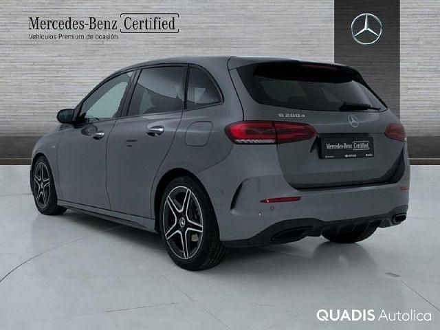 Usado Mercedes B200 AMG line 150 CV (110 kW) 2022 Gris montaña Monovolumen