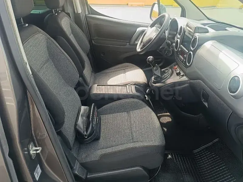 Usado Citroën Berlingo Shine 100 CV (73 kW) 2018 Gris / plata Monovolumen