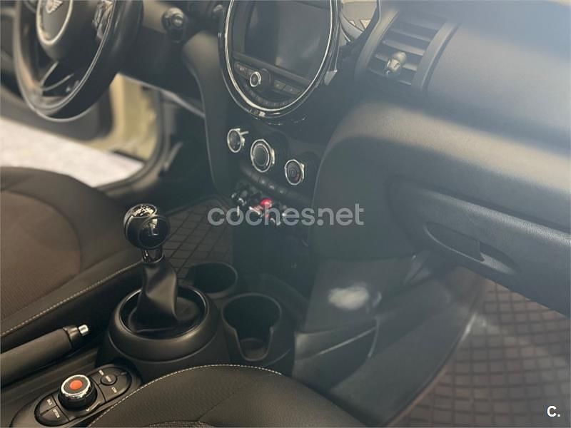 Usado Mini ONE 102 CV (75 kW) 2020 Blanco Utilitario