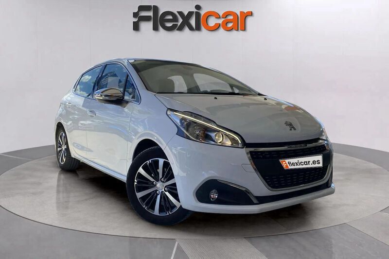 Blanco Usado 2018 Peugeot 208 Allure Utilitario | 9590 € (Precio justo) - Imagen 1/4