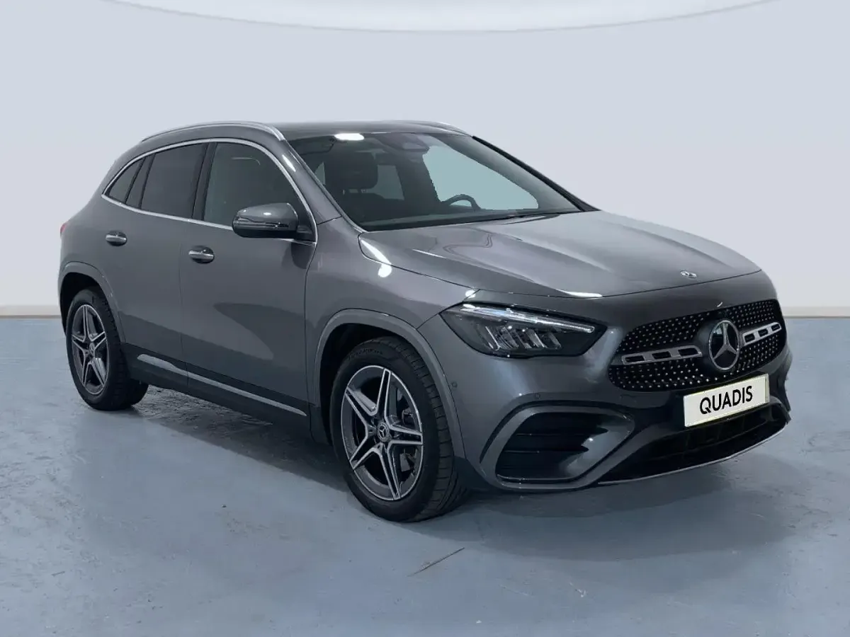 Usado Mercedes GLA200 150 CV (110 kW) 2025 Gris SUV