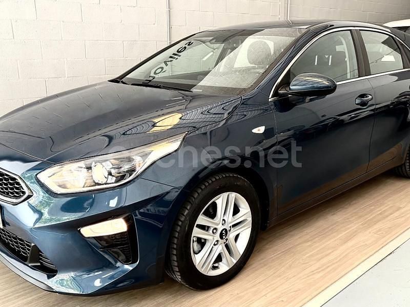 Azul Usado 2020 Kia Ceed GT GT-Line Berlina | 17.900 € (Precio justo) - Imagen 1/4