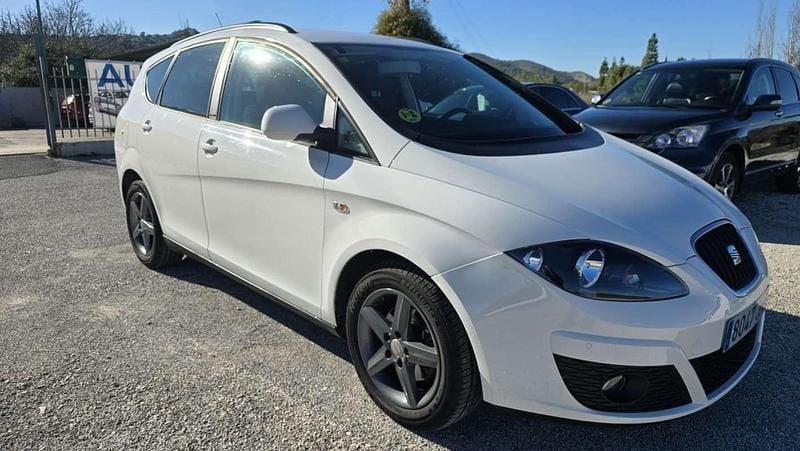 Usado Seat Altea XL Ecomotive 105 CV (77 kW) 2015 Blanco Monovolumen