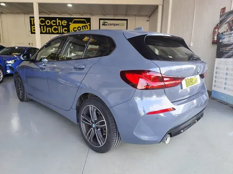 Usado BMW 116 Comfort Edition 109 CV (80 kW) 2021 Gris / plata Utilitario