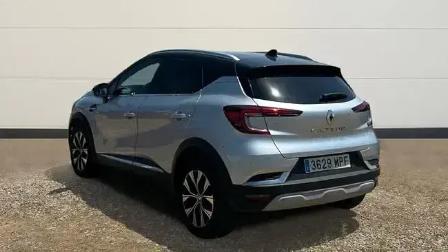 Usado Renault Captur Techno 90 CV (66 kW) 2024 Gris SUV