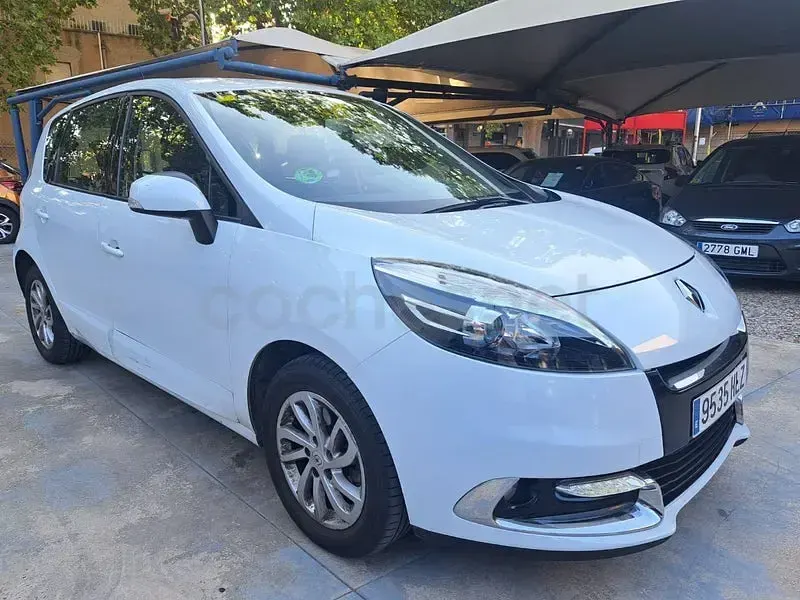 Usado Renault Scénic III Dynamique 130 CV (95 kW) 2012 Blanco Monovolumen