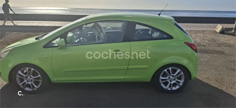 Usado Opel Corsa Sport 90 HP (66 kW) 2007 Verde Citadino