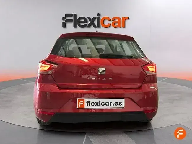 Usado Seat Ibiza Style 110 CV (80 kW) 2021 Rojo Utilitario