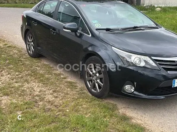 Usado Toyota Avensis Advance 124 CV (91 kW) 2012 Negro Berlina