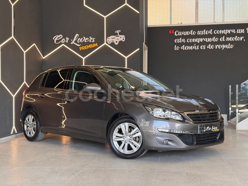 Usado Peugeot 308 Allure 120 CV (88 kW) 2016 Marrón Berlina