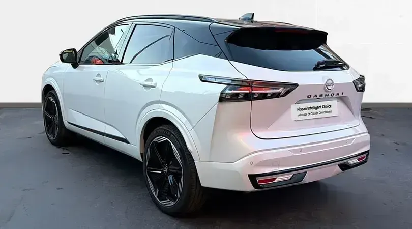 Usado Nissan Qashqai 140 CV (102 kW) 2024 Lunar white con techo midnight SUV