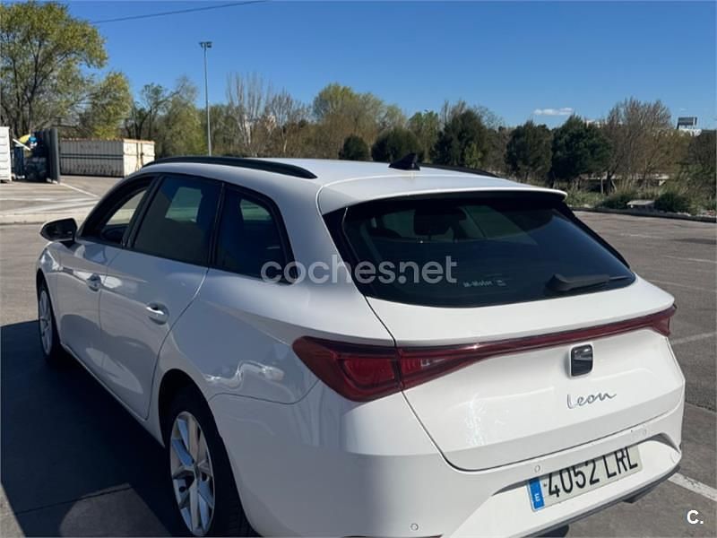 Usado Seat Leon Reference 115 CV (84 kW) 2021 Blanco Familiar