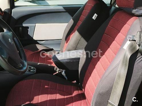 Usado Peugeot 1007 70 CV (51 kW) 2005 Gris / plata Monovolumen