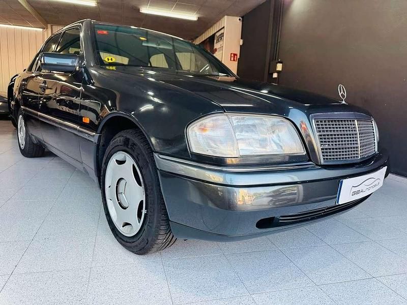 Negro Usado 1994 Mercedes C220 Elegance Berlina | 7490 € - Imagen 1/4