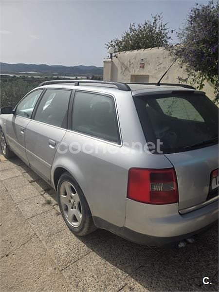 Usado Audi A6 130 CV (95 kW) 2002 Gris / plata Familiar