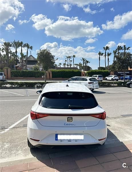 Usado Seat Leon Style 130 CV (95 kW) 2024 Blanco Berlina