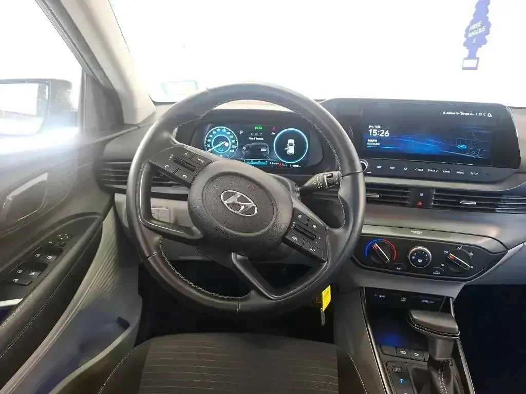Usado Hyundai i20 100 CV (73 kW) 2023 Gris Utilitario