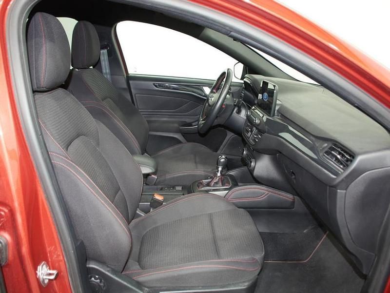 Usado Ford Focus ST-Line 120 CV (88 kW) 2020 Rojo fantastic Berlina