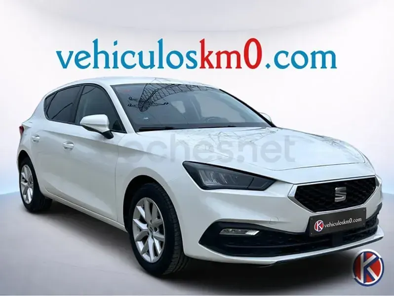 Usado Seat Leon Style 110 CV (80 kW) 2021 Blanco Berlina