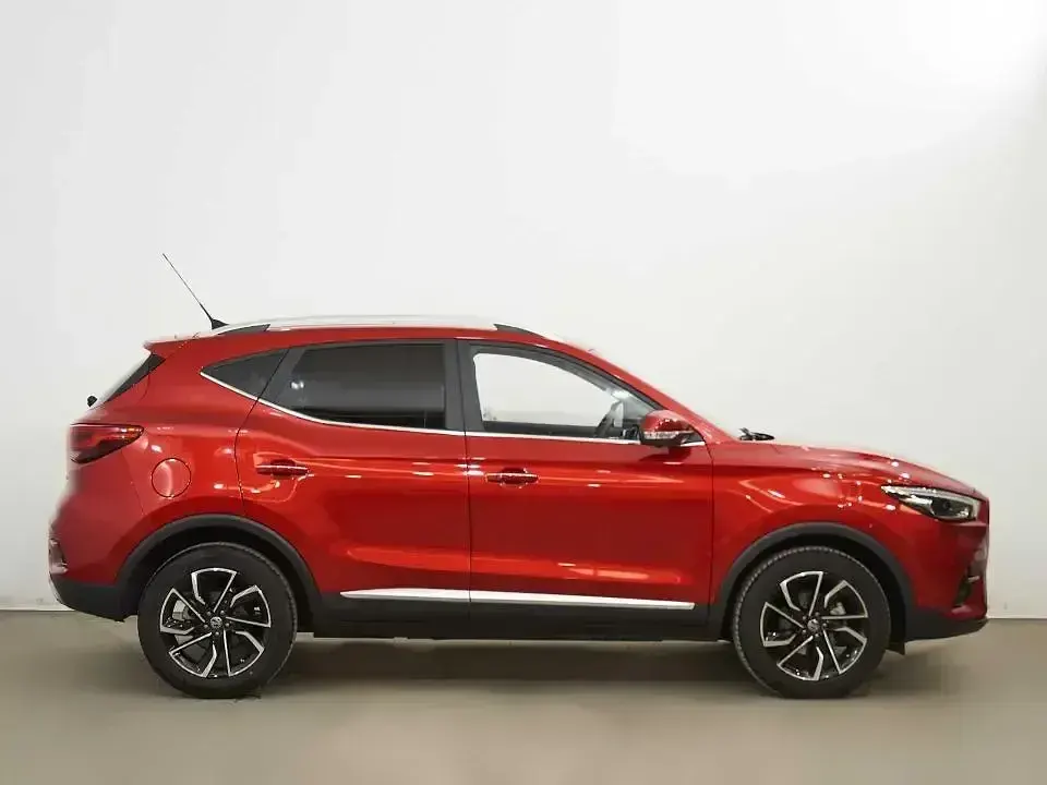 Usado MG ZS Luxury 111 CV (81 kW) 2023 Rojo SUV