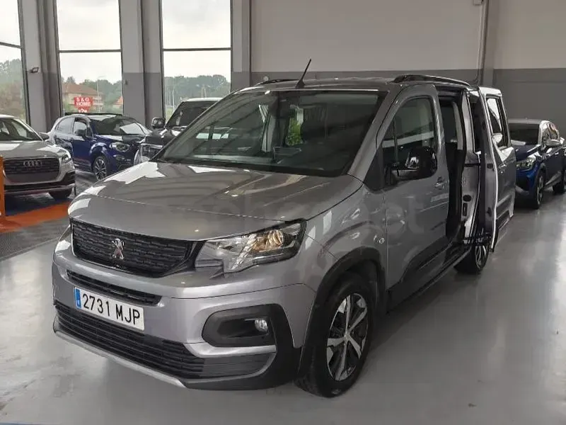 Usado Peugeot Rifter GT 130 CV (95 kW) 2023 Gris / plata Monovolumen