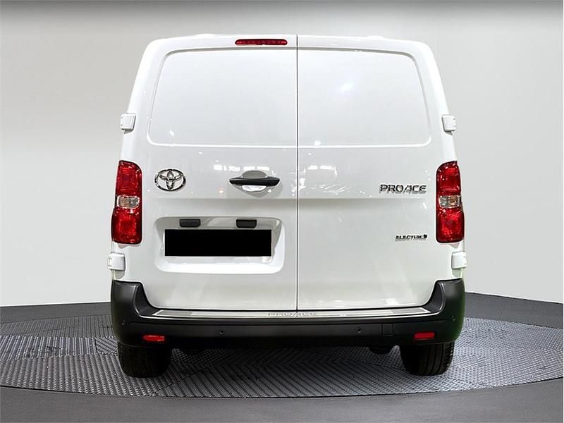 Usado Toyota Proace 100 kW (136 CV) 2025 Blanco polar Monovolumen