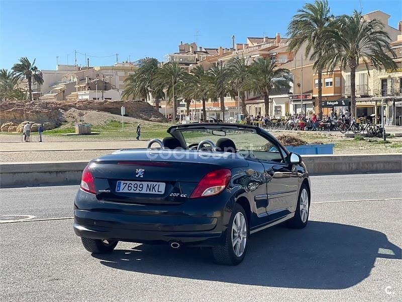 Usado Peugeot 207 CC 120 CV (88 kW) 2012 Negro Descapotable