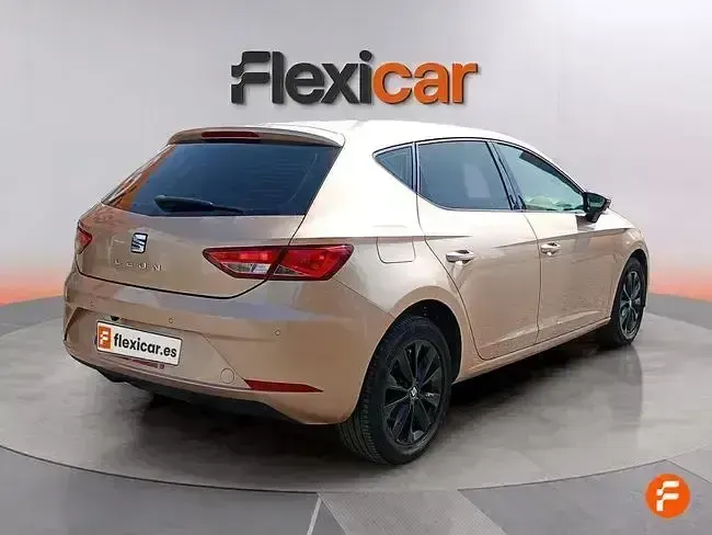 Usado Seat Leon Style 115 CV (84 kW) 2019 Beige