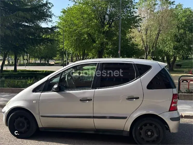 Usado Mercedes A160 Classic 60 CV (44 kW) 2002 Gris / plata Monovolumen