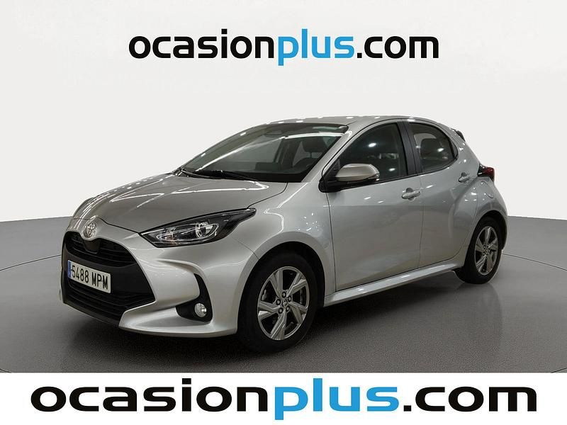 Usado Toyota Yaris Hybrid Active 116 CV (85 kW) 2024 Gris Utilitario