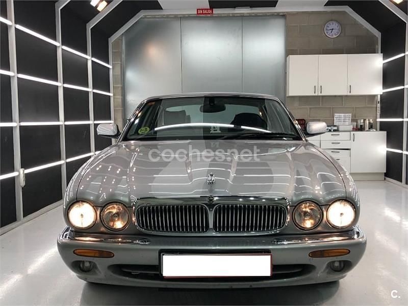 Usado Jaguar XJ 290 CV (213 kW) 2001 Gris / plata Berlina