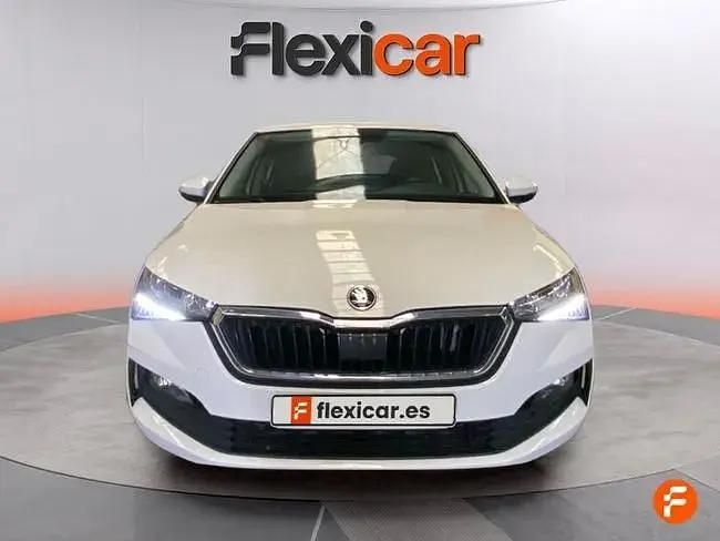 Usado Skoda Scala Ambition 110 HP (80 kW) 2021 Branco Citadino