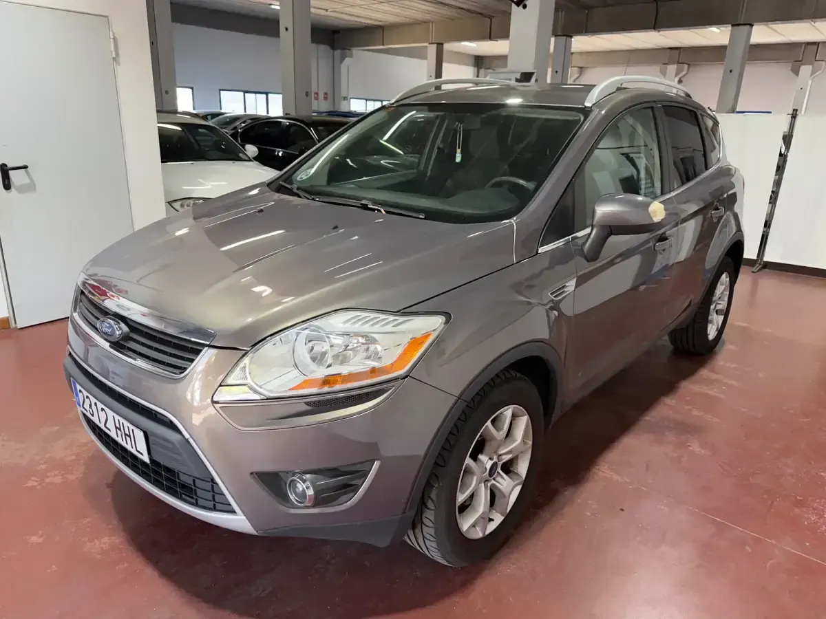 Usado Ford Kuga Trend 140 CV (102 kW) 2011 Gris SUV