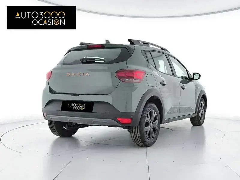 Usado Dacia Sandero Extreme 101 CV (74 kW) 2025 Verde Berlina