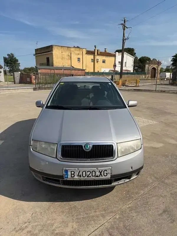 Usado Skoda Fabia Classic 68 CV (50 kW) 2000 Gris Utilitario