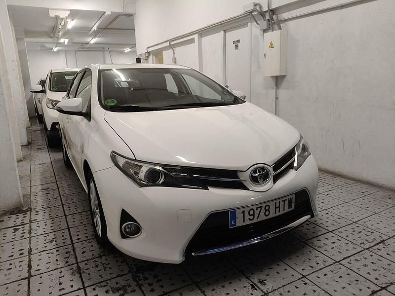 Usado Toyota Auris Live 132 CV (97 kW) 2014 Blanco