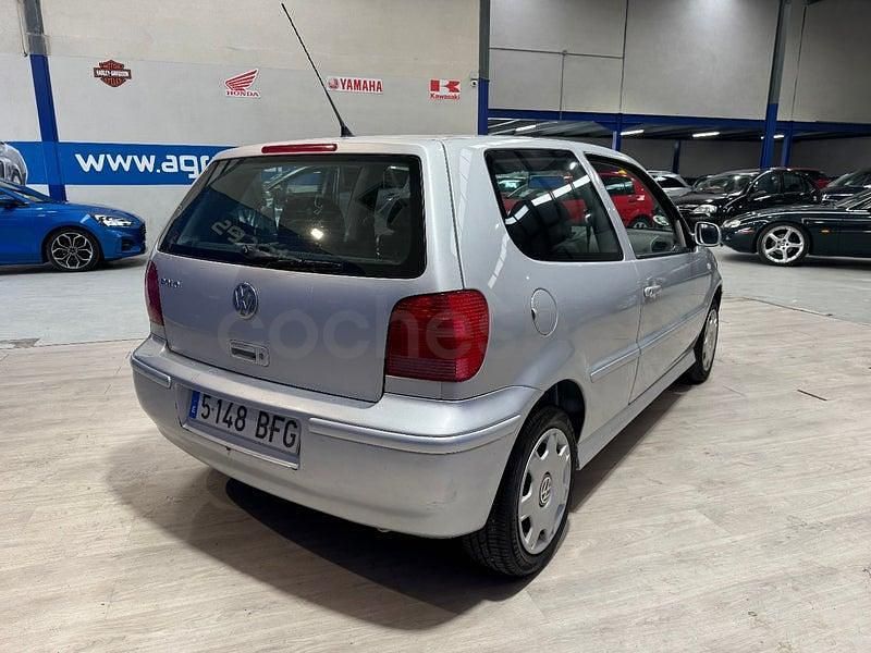 Usado VW Polo Trendline 75 CV (55 kW) 2001 Gris / plata Berlina