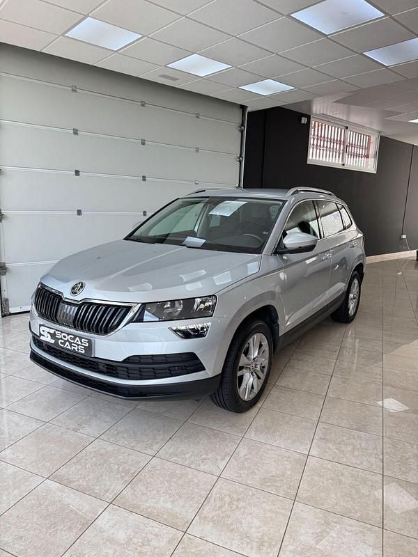 Gris / plata Usado 2021 Skoda Karoq Ambition SUV | 18.900 € (Precio justo) - Imagen 1/4