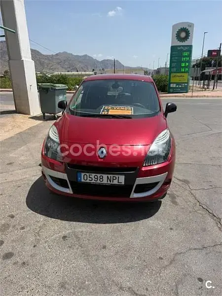 Usado Renault Scénic III Bose Edition 130 CV (95 kW) 2012 Rojo Monovolumen