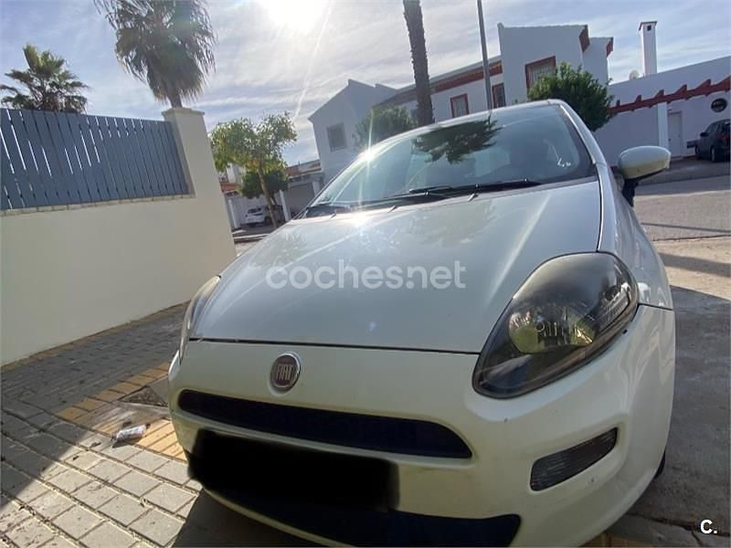Usado Fiat Punto Pop 75 CV (55 kW) 2012 Blanco Berlina