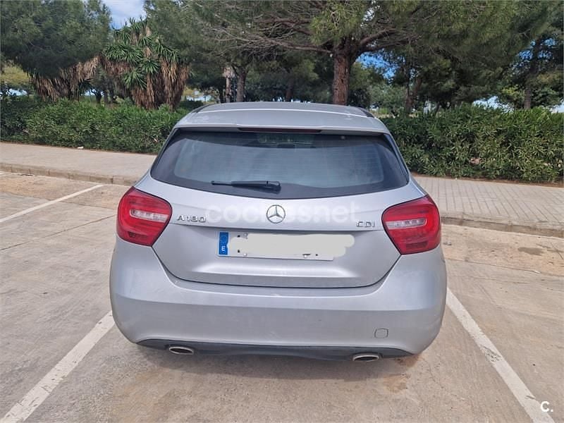 Usado Mercedes A180 Urban 109 CV (80 kW) 2014 Gris / plata Berlina