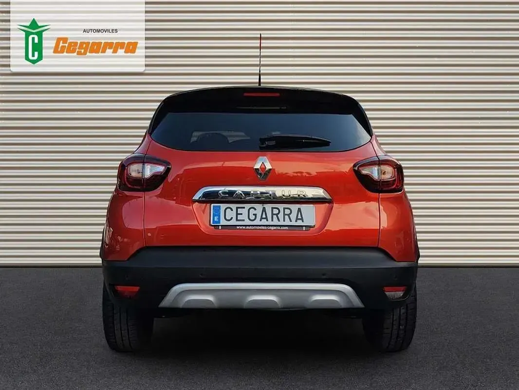 Usado Renault Captur Zen 91 CV (66 kW) 2018 Rojo SUV