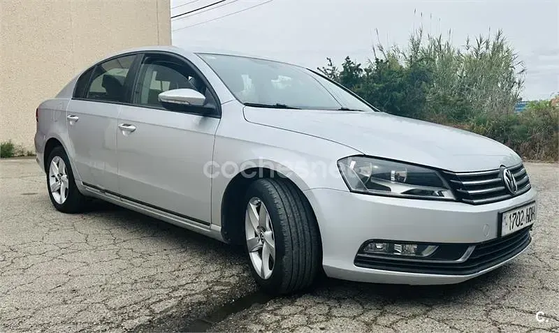 Usado VW Passat Edition 105 CV (77 kW) 2011 Gris / plata Berlina