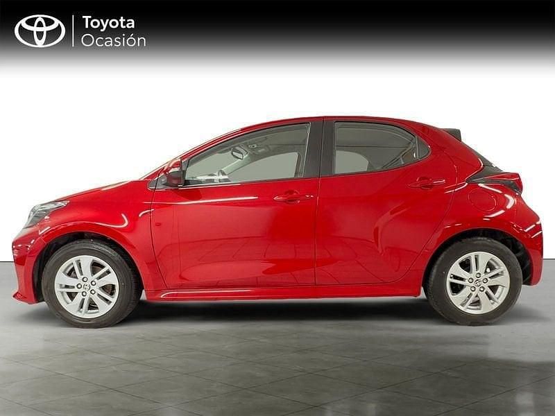 Usado Toyota Yaris Edition 125 CV (91 kW) 2021 Rojo Utilitario